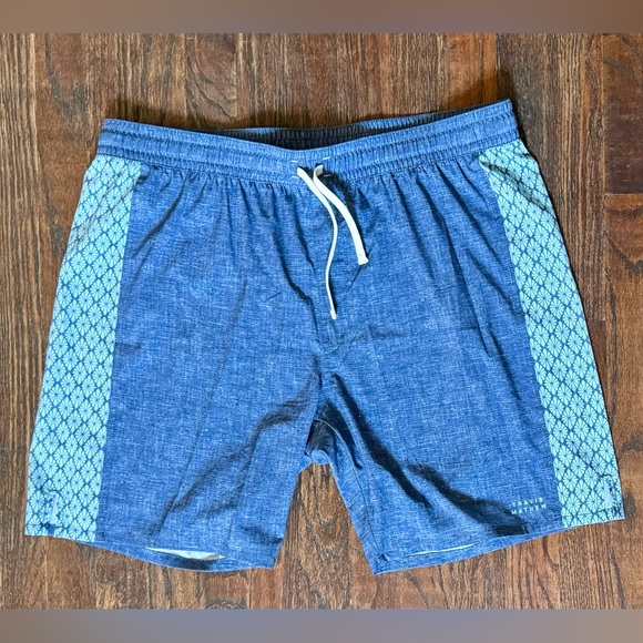Travis Mathew XL Men’s Swim Trunks LIKE NEW EUC - Picture 1 of 4